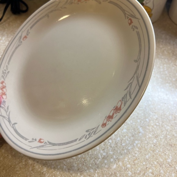 2 Vintage Corelle Dinner plates Rose Pattern - Picture 6 of 9